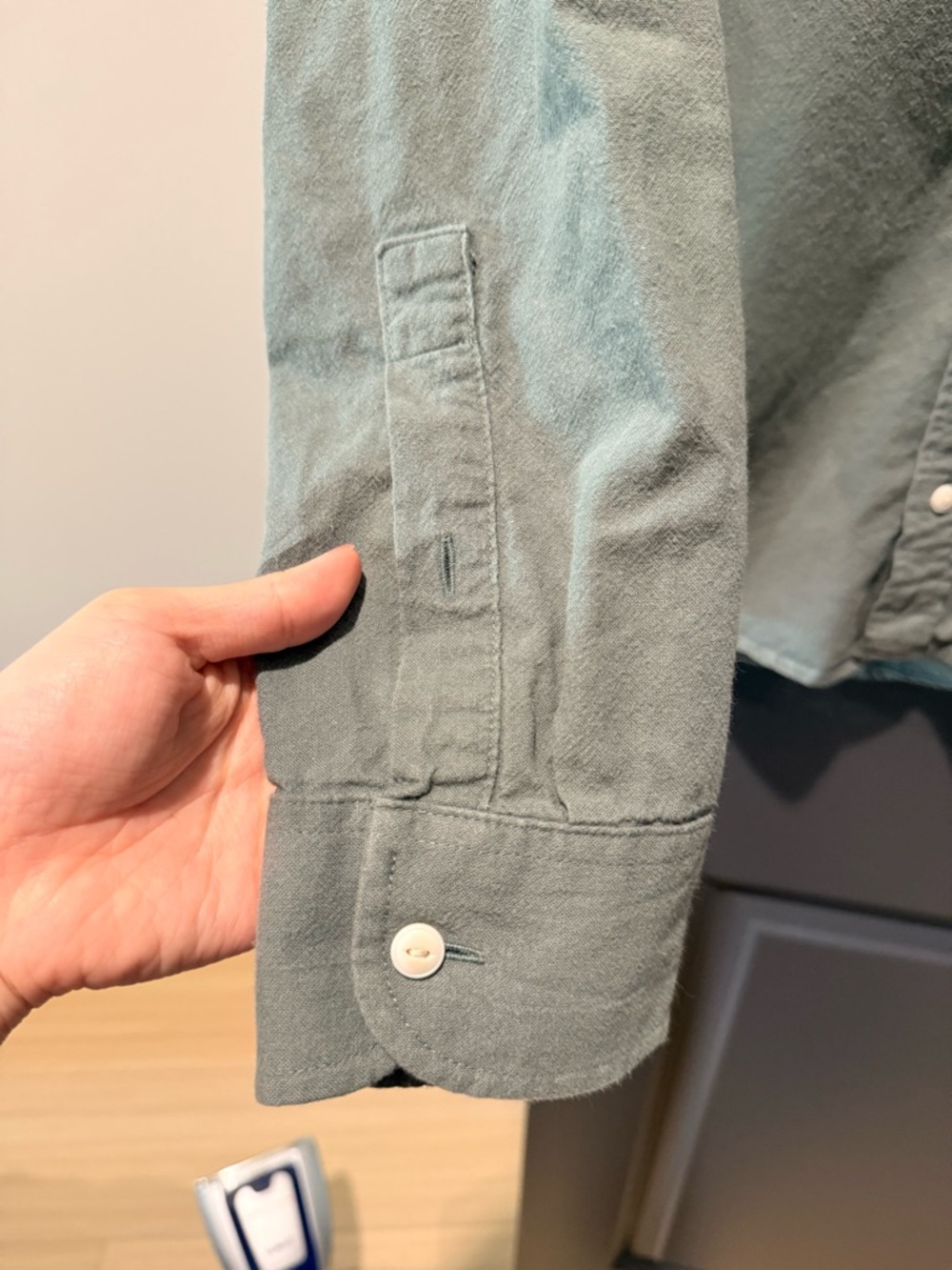 Madewell Mens Crinkle Cotton Perfect Long-Sleeve Shirt in Architect Green - Picture 10 of 12